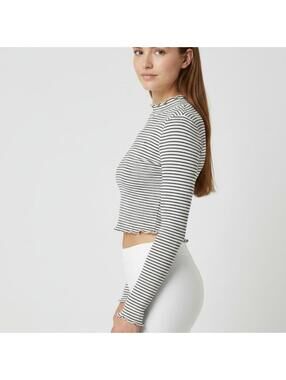 Women's Grey and White Crop-top